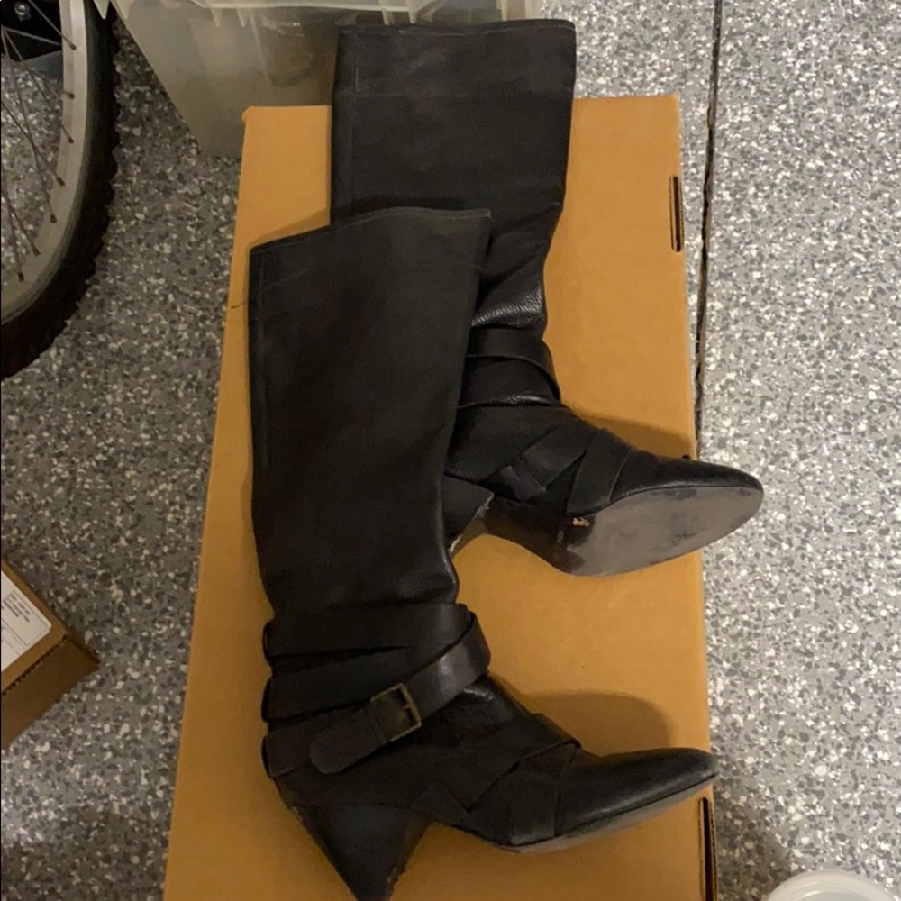 Pull on heeled boots
